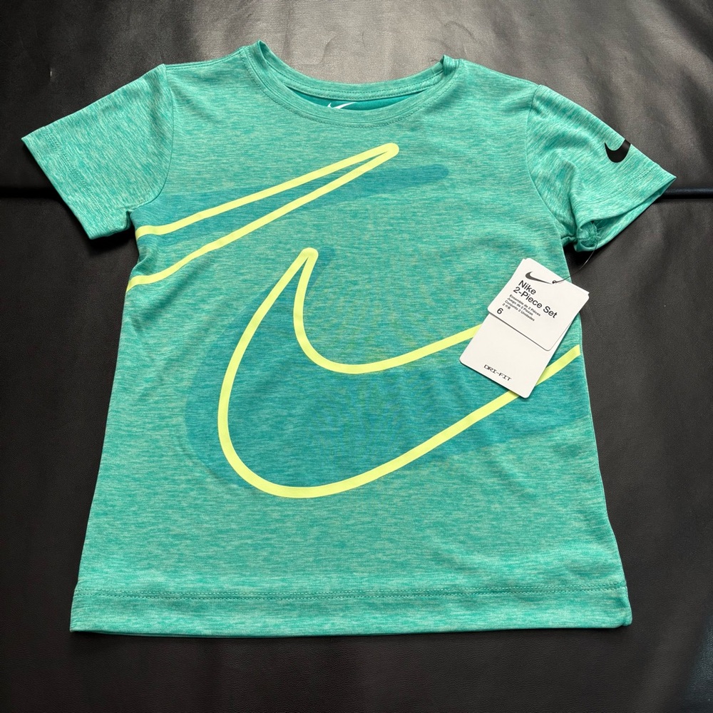 NWT Nike Athletic Set Boys Size 6 - Picture 2 of 3